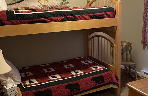 Grayling Kabine | Cozy Grayling/Lovell's Twp Cabin in the Woods