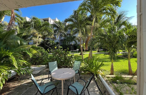 Williams Town Eigentumswohnung | Cozy Ground Floor Apartment in Coral Beach Condominium