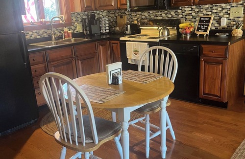 Port Matilda Haus | Cozy Guest House on Working Farm, 15 mins from PSU/Beaver Stadium