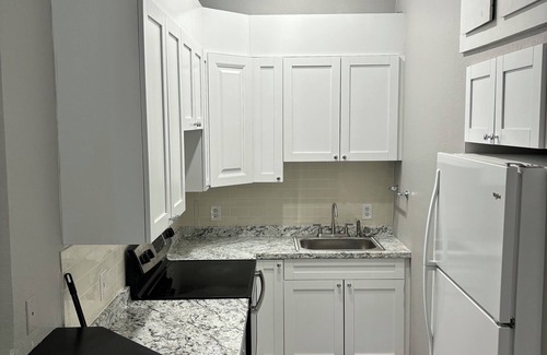 Spring Lake Haus | Cozy Guesthouse in Orlando, Florida! Convenience and comfort!