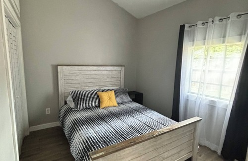 Spring Lake Haus | Cozy Guesthouse in Orlando, Florida! Convenience and comfort!