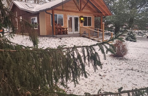 Westford Kabine | Cozy (heated/AC) clean cabin near Ohio side Pymatuning Lake