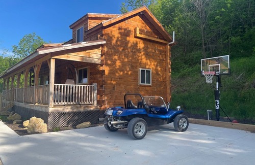 Richland Center Kabine | Cozy hillside retreat near trout stream, public forest and UTV trails.
