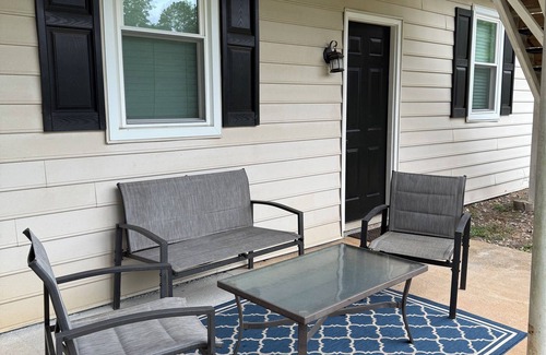Dallas Haus | Cozy Hilltop 3-bedroom house in charming Dallas GA.
