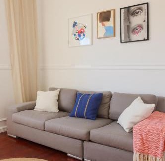 Santa Engracia Wohnung | Cozy Historic 2BR Lisbon Apartment
