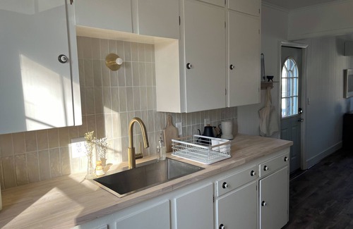 Hamburg Township Haus | Cozy Historic Hamburg Loft -22 Mins Ann Arbor