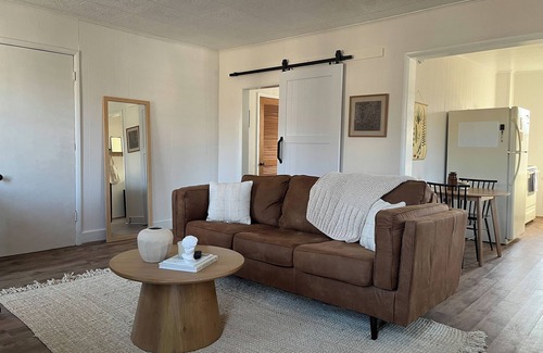 Hamburg Township Haus | Cozy Historic Hamburg Loft -22 Mins Ann Arbor