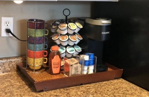 North Logan Haus | Cozy “Home Away From Home” 1 Bedroom basement Suite w Full Bathroom & laundry