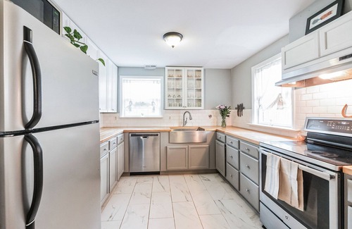 Leesburg Haus | Cozy home centrally located to historical old-town leesburg w/ HotTub & Firepit!