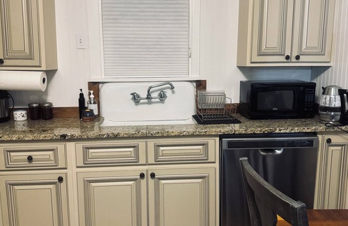 Cle Elum Haus | Charming 2-bedroom house with WiFi, AC in awesome Cle Elum