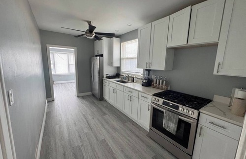 Chicago Lawn Haus | Cozy home,First floor, 5 min from midway airport