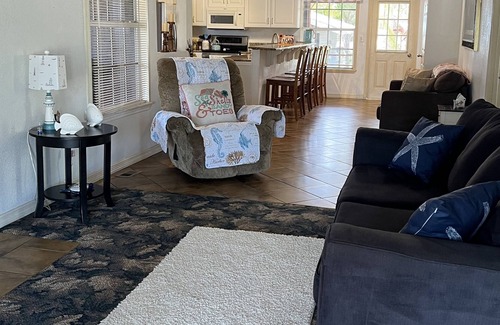 Oak Hill Haus | Cozy home half mile from Indian River. Great location for fishing and much more.