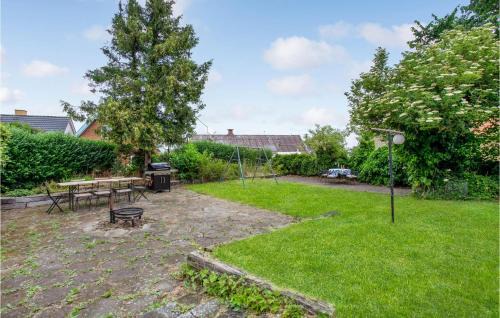 Tejn Haus | Cozy Home In Allinge With Kitchen
