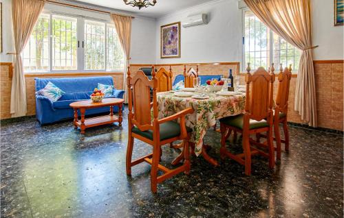 Dona Mencia Haus | Cozy Home In Doña Mencía With Wifi