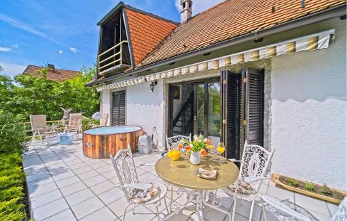 Duga Resa Haus | Cozy Home In Donji Zvecaj With Kitchen