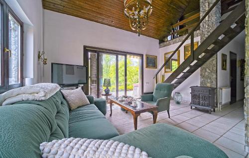 Duga Resa Haus | Cozy Home In Donji Zvecaj With Kitchen