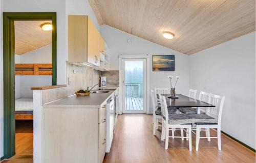 Hanstholm Haus | Cozy Home In Hanstholm With Kitchen