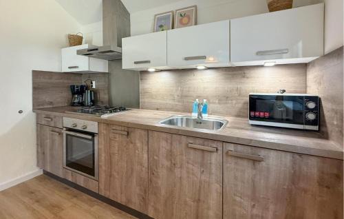 Hoeven Haus | Cozy Home In Hoeven With Wifi