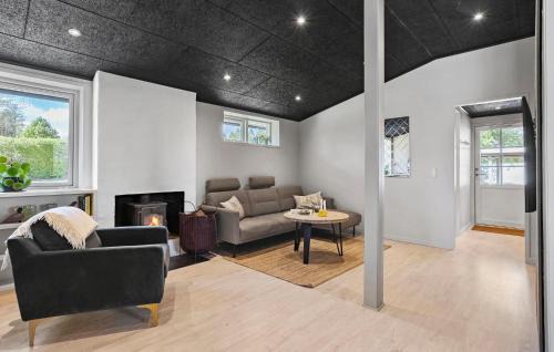 Ronde Haus | Cozy Home In Rønde With Wifi