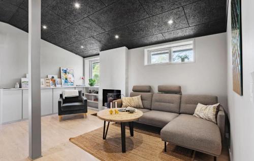 Ronde Haus | Cozy Home In Rønde With Wifi