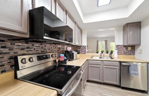 Columbia Haus | Cozy Home Mins to Hospitals*District*Mizzou*Parks