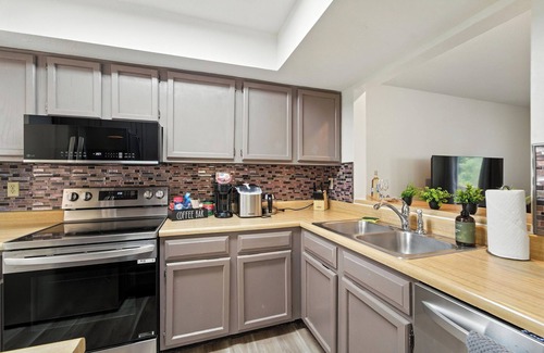 Columbia Haus | Cozy Home Mins to Hospitals*District*Mizzou*Parks