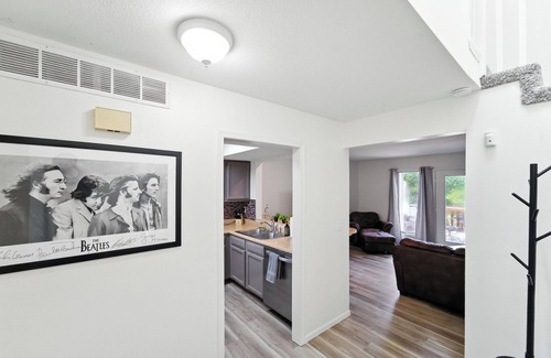 Columbia Haus | Cozy Home Mins to Hospitals*District*Mizzou*Parks