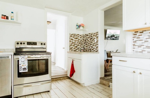 Hyrum Haus | Hyrum Hideaway: 2BR, Lake Fun & Paddleboards!