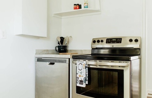 Hyrum Haus | Hyrum Hideaway: 2BR, Lake Fun & Paddleboards!