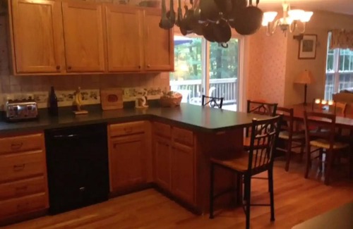 Ballston Spa Haus | Cozy home near Track and SPAC - great indoor and outdoor spaces