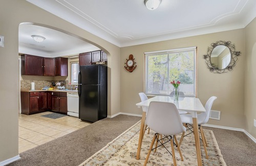 Ottawa Haus | Cozy home near university, Pet-Friendly & Family-Friendly Neighborhood