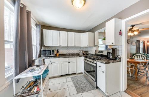 Twin Lakes Haus | Cozy Home with Fire Pit 2 Blocks to Lake Mary!