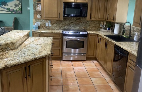 Port Orange Haus | Cozy house centrally located. 3mls to beach,7mls to speedway. Pet friendly