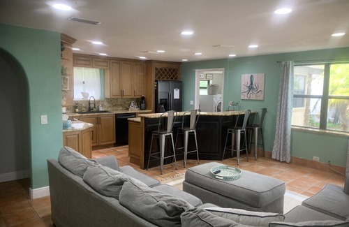 Port Orange Haus | Cozy house centrally located. 3mls to beach,7mls to speedway. Pet friendly