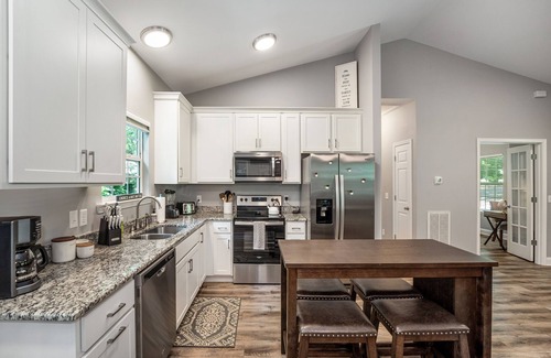 Pegram Haus | Cozy House in the Woods - 25 minutes from downtown