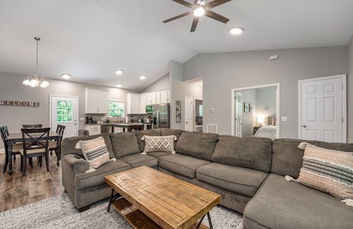 Pegram Haus | Cozy House in the Woods - 25 minutes from downtown