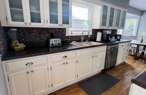 Near Eastside Haus | Cozy house near downtown Indianapolis, great capacity, spacious backyard.