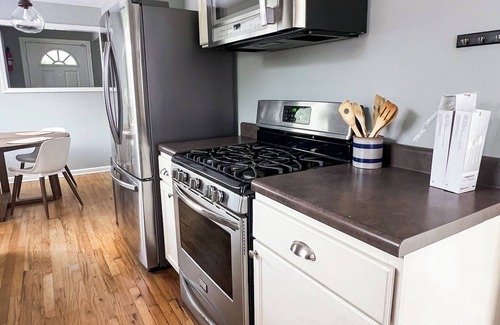 Near Eastside Haus | Cozy house near downtown Indianapolis, great capacity, spacious backyard.