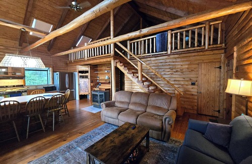 Oriental Haus | Cozy house with deep water private dock