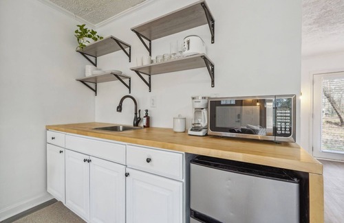 Kennesaw Wohnung | Cozy Kennesaw Apartment Close to KSU w/EV Charger