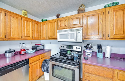 Bethelridge Haus | Cozy Kentucky Getaway w/Panoramic Farm Views!