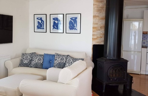 Alvsbyn Kabine | Cozy Lake Cabin in the Forest