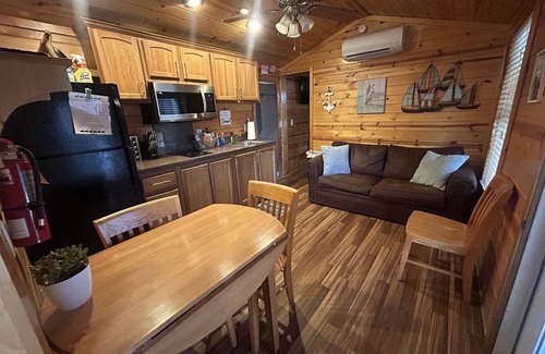 Dandridge Kabine | Cozy Lake Front Park Model on Douglas Lake! Close to area attractions!