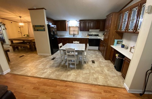 Henderson Haus | Cozy Lake House Retreat with Private Dock