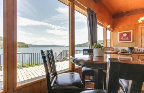 Worley Kabine | Gemütliche Seeufer Kabine w / private Dock & 2 Boot rutscht auf See Coeur d'Alene