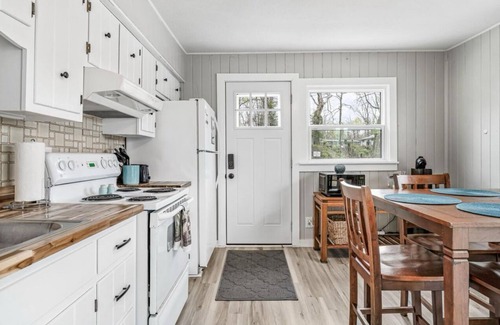 Leesburg Haus | Cozy lakefront home on Big Barbee Lake