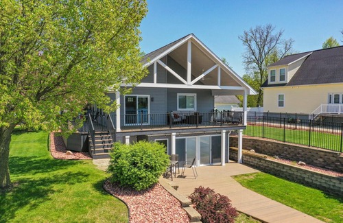 Union Haus | Cozy LakeHouse on Baldwin Lake, Great outdoor space with Boat Rental Available!