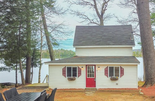 Manchester Kabine | Cozy little cabin on the lake - seriously, on. the. lake.