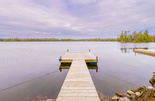 Manchester Kabine | Cozy little cabin on the lake - seriously, on. the. lake.