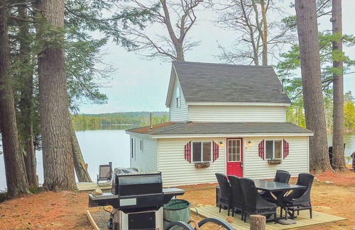 Manchester Kabine | Cozy little cabin on the lake - seriously, on. the. lake.